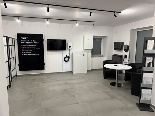 Showroom links groß